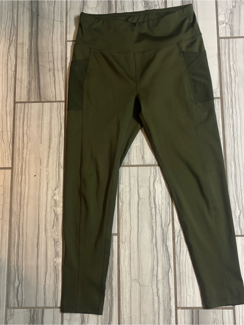 High-Waist Olive Green Women's Leggings with Side Pockets